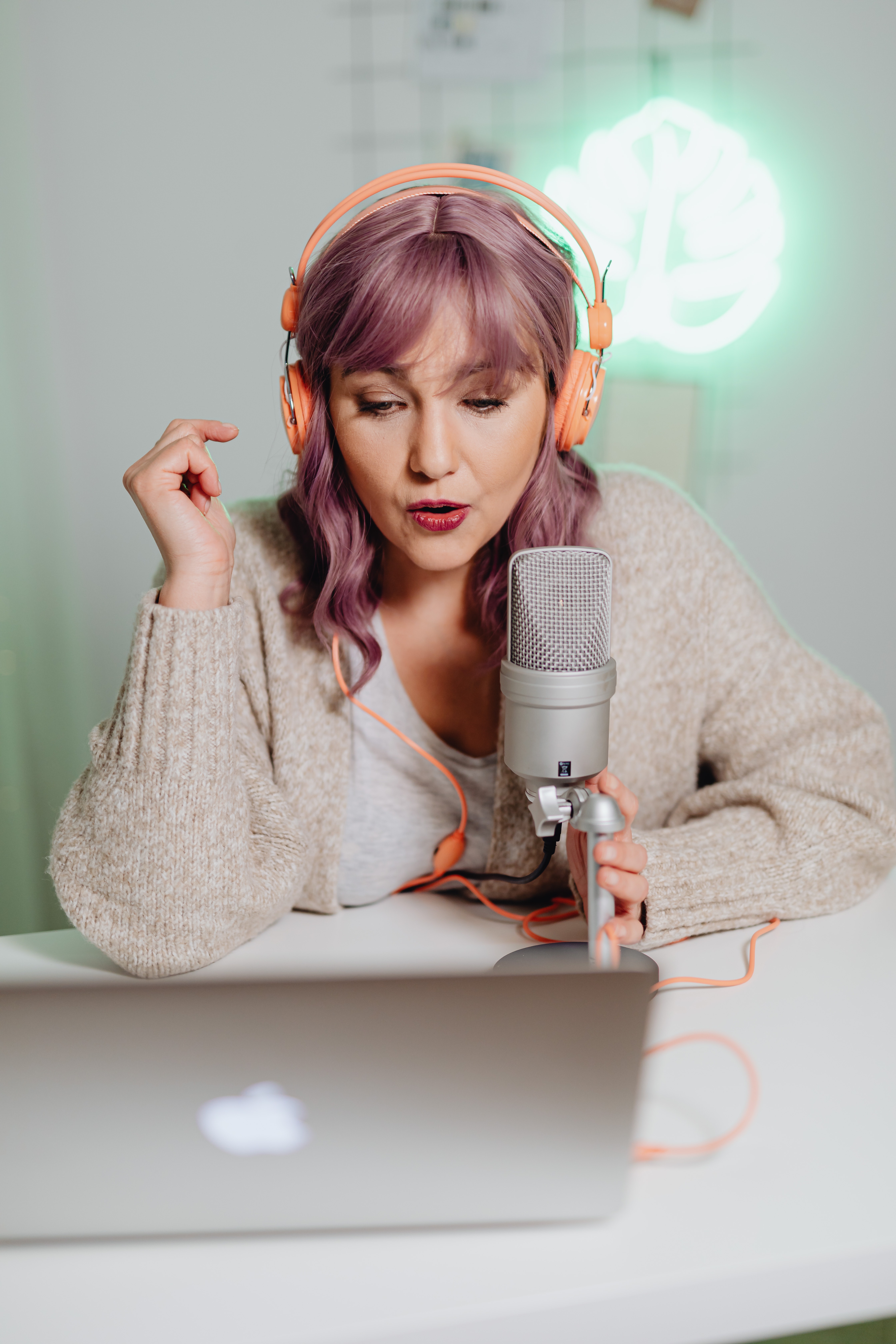 7 Steps to Launch Your Podcast